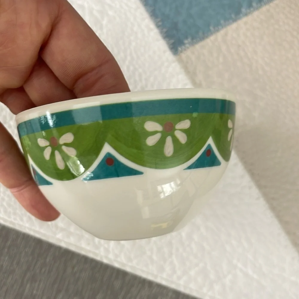 3 small condiment serving bowls
